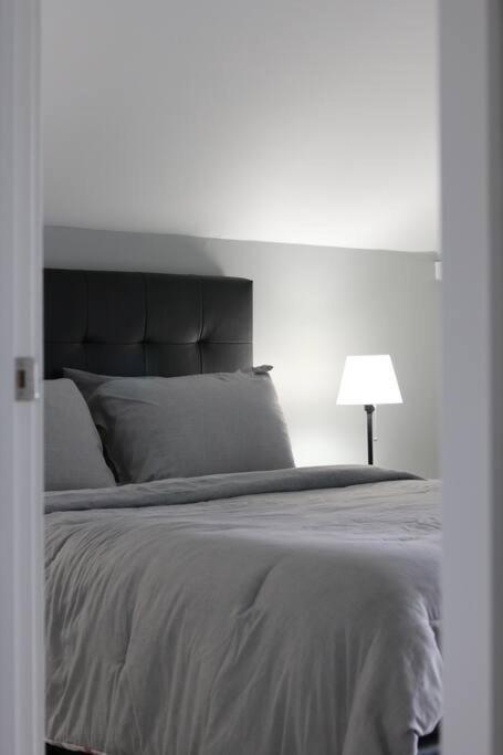 Unique Modern Luxury 2 Bedroom Apartment Rental Chapleau Luaran gambar