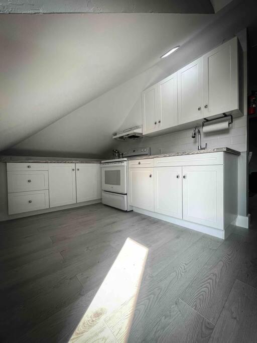 Unique Modern Luxury 2 Bedroom Apartment Rental Chapleau Luaran gambar