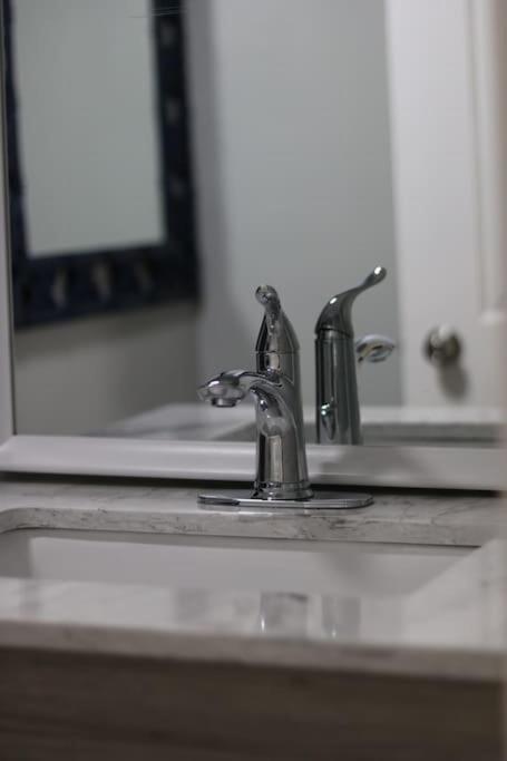 Unique Modern Luxury 2 Bedroom Apartment Rental Chapleau Luaran gambar