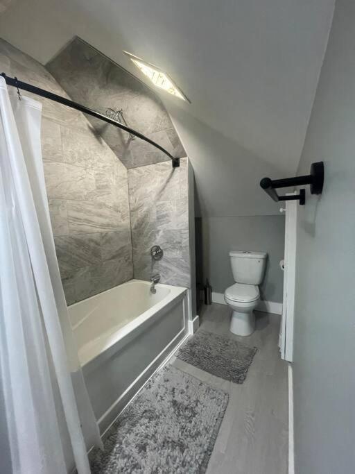 Unique Modern Luxury 2 Bedroom Apartment Rental Chapleau Luaran gambar