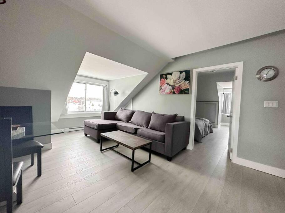 Unique Modern Luxury 2 Bedroom Apartment Rental Chapleau Luaran gambar